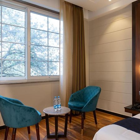 Hotel La Eden موسوري المظهر الخارجي الصورة